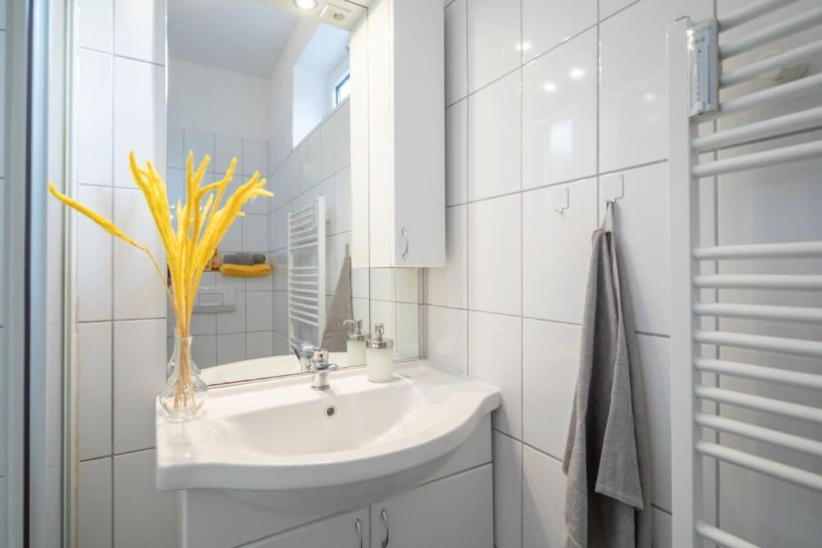 Beautiful 2 Bedroom Apartment Incl Parking Hamburgo Exterior foto