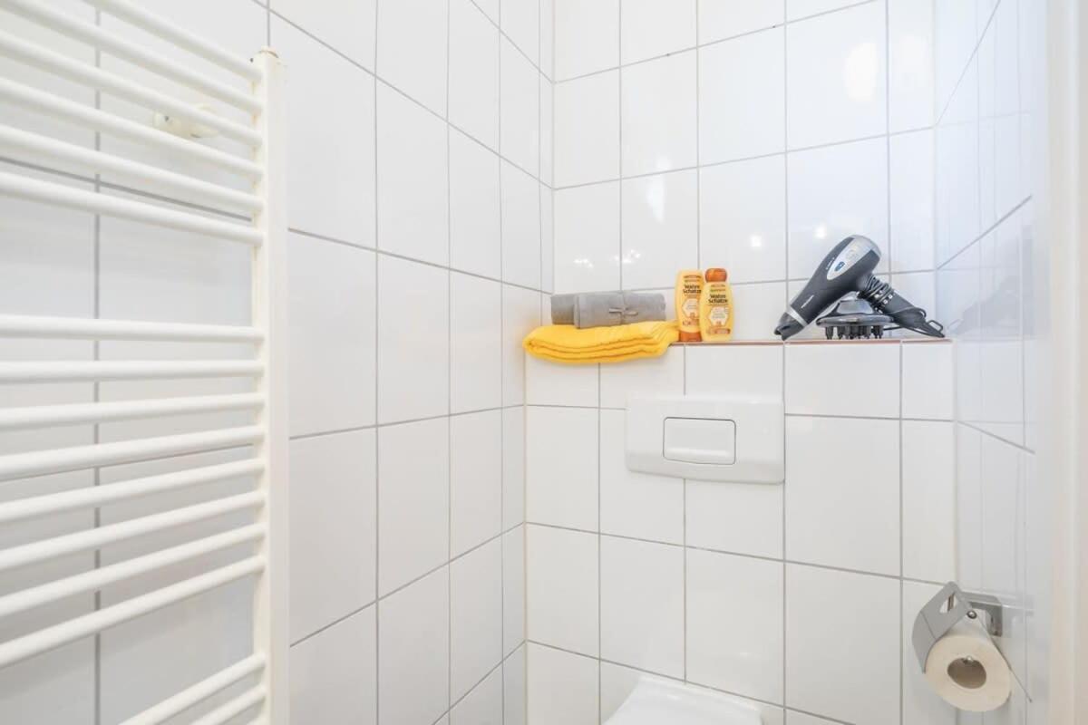 Beautiful 2 Bedroom Apartment Incl Parking Hamburgo Exterior foto